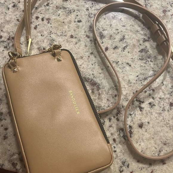 Bandolier Mila MagSafe + expanded pouch - Picture 12 of 14